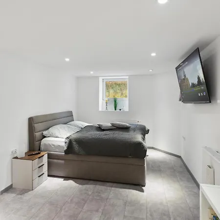 Apartment 1 Bedroom Lovely In
