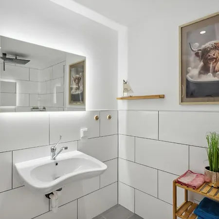 1 Bedroom Lovely Apartment In Nieheim *