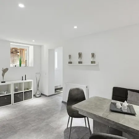 1 Bedroom Lovely Apartment In Nieheim